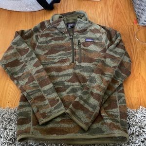Camo Patagonia quarter zip size small
